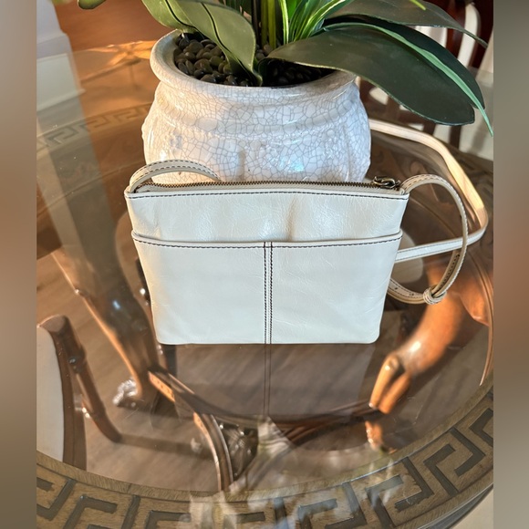 🤍🤍HOBO BUTTERY SOFT LEATHER CREAM CROSSBODY BAG!🤍🤍 - Picture 2 of 7